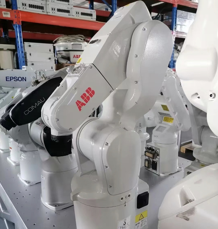 ABB IRB1200-5/0.9 इंडस्ट्रियल रोबोट आर्म 6 एक्सिस विजन रोबोट के साथ असेंबली में अच्छा काम करता है