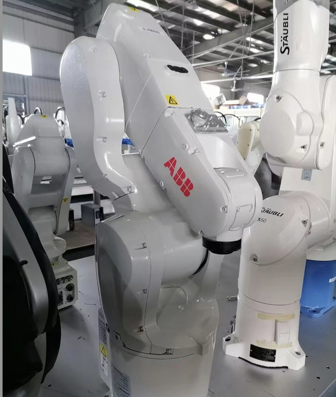 ABB IRB1200-5/0.9 इंडस्ट्रियल रोबोट आर्म 6 एक्सिस विजन रोबोट के साथ असेंबली में अच्छा काम करता है