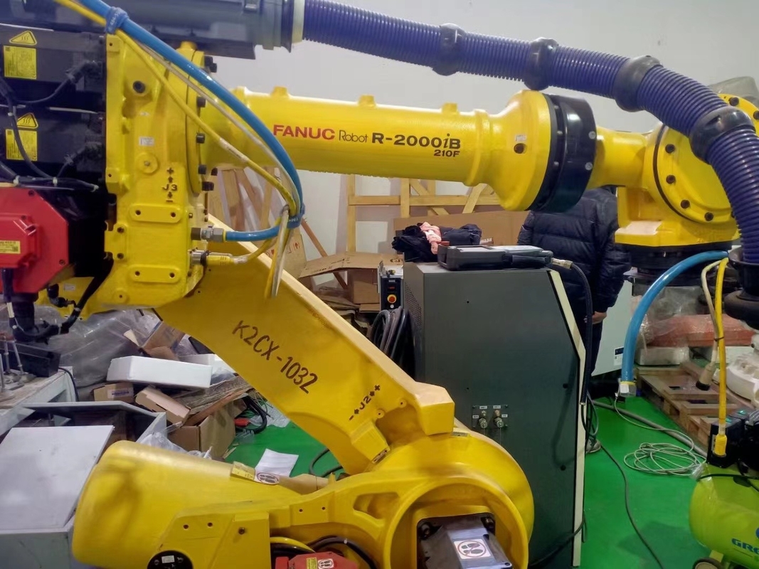 2655 मिमी 165 किग्रा पेलोड के सुपर-लॉन्ग आर्म स्पैन के साथ फैनुक 165F ग्रैड रोबोट आर्म इंडस्ट्रियल