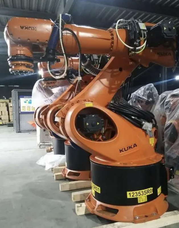 Kuka Kr 500 6 एक्सिस रोबोट आर्म निर्माण के लिए 500kg बड़े भारी घटकों को संभालता है